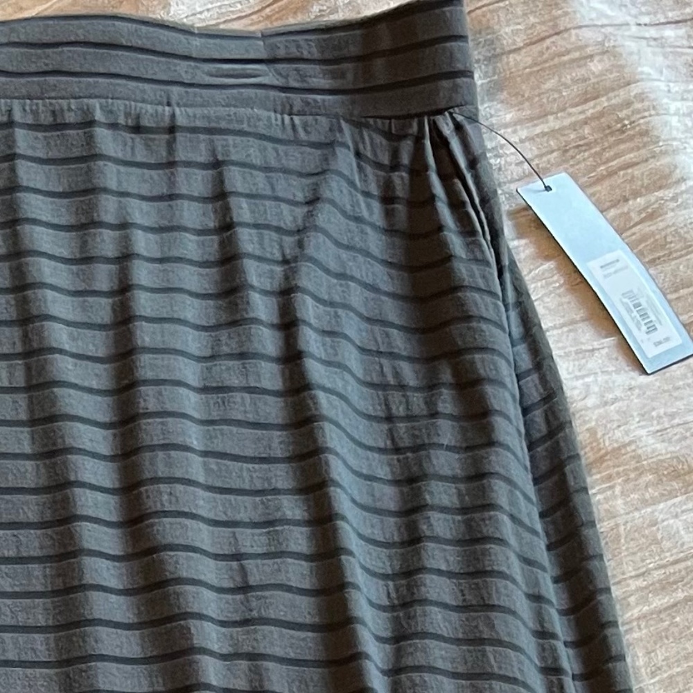 Apt 9, Charcoal, Women's size Medium, Ankle Length Skirt (NWT) - Picture 7 of 7